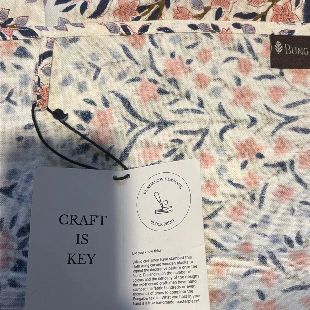 Bungalow Denmark NEW DISHTOWEL Floral Jacquard Navy & Blush NWT hostess gift